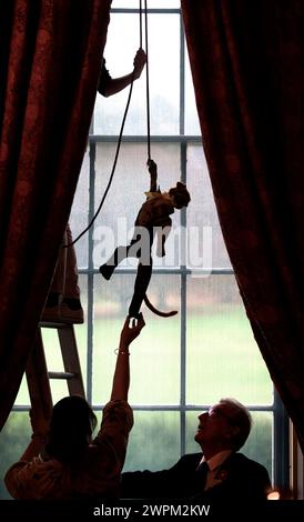 06/11/15 la donnola prende il controllo della sala da pranzo nella 'Toad Hall'. Ispirata al vento nei salici, l'attrazione natalizia di quest'anno "Christmas at" Foto Stock