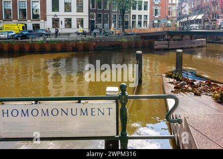 Amsterdam, Olanda, Scene dei canali, monumenti storici, sito commemorativo dell'Olocausto omosessuale in strada, Homomonument amsterdam Foto Stock