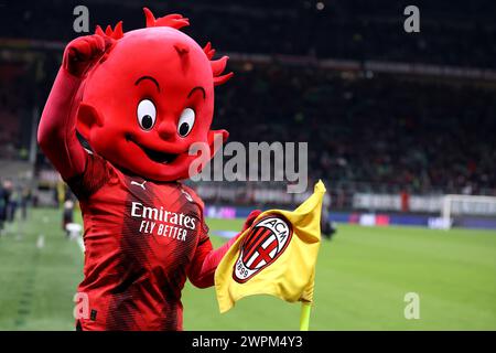 Milano, Italia. 7 marzo 2024. Milanello, mascotte dell'AC Milan, durante il round di UEFA Europa League del 16 andata tra l'AC Milan e l'SK Slavia Praha allo Stadio Giuseppe Meazza il 7 marzo 2024 a Milano. Crediti: Marco Canoniero/Alamy Live News Foto Stock