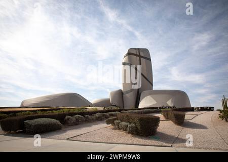 Dammam, Arabia Saudita, 2 marzo 2024: Museo Ithra nel paesaggio di Dammam Foto Stock