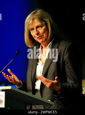 Foto del file del 10/09/13 dell'allora segretaria di casa Theresa May che si rivolge alla conferenza annuale dell'Associazione dei sovrintendenti di polizia di Inghilterra e Galles al Grange Hotel, Kenilworth, Warwickshire. La signora May, che ha continuato a diventare primo ministro, ha detto che non combatterà le prossime elezioni generali, ponendo fine a una carriera di 27 anni in Parlamento Data di pubblicazione: Venerdì 8 marzo 2024. Foto Stock