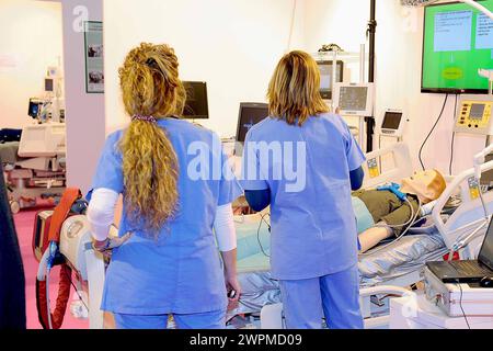 Ospedali e medici, pronto soccorso e ambulanza Sanità Foto Stock