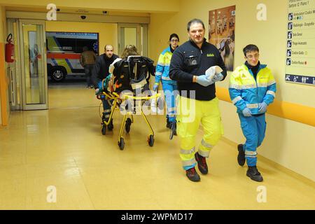 Ospedali e medici, pronto soccorso e ambulanza Sanità Foto Stock