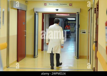 Ospedali e medici, pronto soccorso e ambulanza Sanità Foto Stock