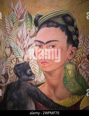 Frida Kahlo: "Autorretrato con chango y loro" (Autoritratto con scimmia e pappagallo) - (1942) Foto Stock