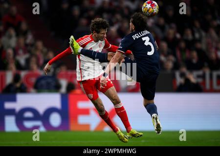 Monaco, Germania. 5 marzo 2024. Thomas Muller dell'FC Bayern Munchen compete per il pallone con Luca Pellegrini delle SS Lazio durante il turno di UEFA Champions League del 16° turno di andata e ritorno tra FC Bayern Monaco e SS Lazio. Crediti: Nicolò campo/Alamy Live News Foto Stock