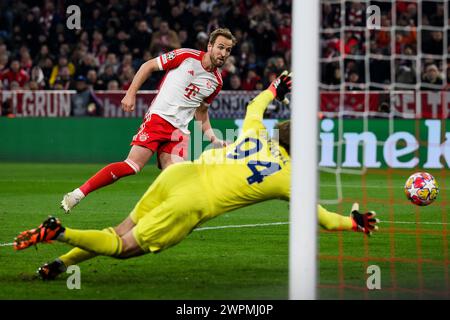 Monaco, Germania. 5 marzo 2024. Harry Kane del Bayern Munchen segna un gol durante il turno di UEFA Champions League del 16 contro il Bayern Monaco e il SS Lazio. Crediti: Nicolò campo/Alamy Live News Foto Stock