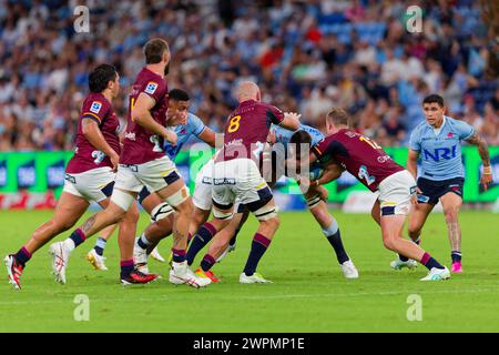 Sydney, Australia. 8 marzo 2024. Triston Reilly dei Waratahs è placcato durante il Super Rugby Pacific 2024 Rd3 match tra Waratahs e Highlanders all'Allianz Stadium l'8 marzo 2024 a Sydney, Australia Credit: IOIO IMAGES/Alamy Live News Foto Stock