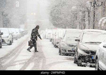 Neve in città con disagi/neve in città Foto Stock