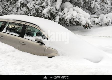 Neve in città con disagi/neve in città Foto Stock