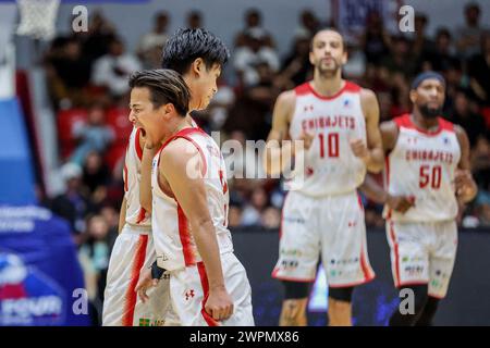 Cebu, Filippine. 8 marzo 2024. I giocatori del Chiba Jets festeggiano dopo aver segnato durante la semifinale della East Asia Super League (EASL) Final Four 2024 tra i giapponesi Chiba Jets e i New Taipei Kings of Chinese Taipei nella provincia di Cebu, nelle Filippine, 8 marzo 2024. Crediti: Rouelle Umali/Xinhua/Alamy Live News Foto Stock