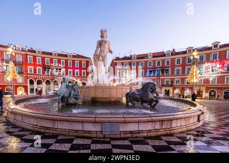 Fontaine du Soleil la sera, Nizza in inverno, Francia meridionale, Costa Azzurra, Francia, Europa Foto Stock