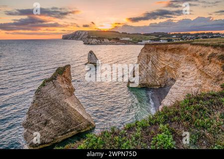 Tramonto sulle scogliere di Freshwater Bay, Freshwater, Isle of Wight, Hampshire, Gran Bretagna, Inghilterra Foto Stock