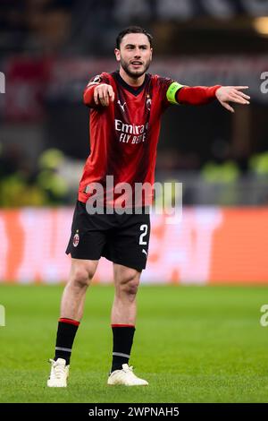 Milano, Italia. 7 marzo 2024. Davide Calabria dell'AC Milan gesti durante la gara di UEFA Europa League del 16° turno di calcio di andata tra l'AC Milan e l'SK Slavia Praha. Crediti: Nicolò campo/Alamy Live News Foto Stock