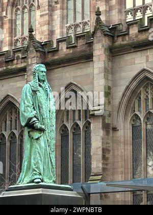 Statua del membro del Congresso degli Stati Uniti John Watts a Trinity Churchyard, Trinity Church, con paesaggio urbano e One World Trade Center sullo sfondo, New York City, New York Foto Stock