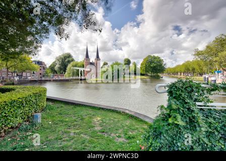 Oostpoort, porta della città, RijksMonument, monumento, fortificazione della città, centro storico, architettura, vista, Delft, Paesi Bassi, Foto Stock