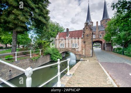 Oostpoort, porta della città, RijksMonument, monumento, fortificazione della città, centro storico, architettura, vista, Delft, Paesi Bassi, Foto Stock