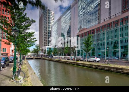 Edifici alti, Zwarteweg, Orange-Buitensingel, canale, facciata della casa, architettura, paesaggio urbano, l'Aia, Paesi Bassi, Foto Stock