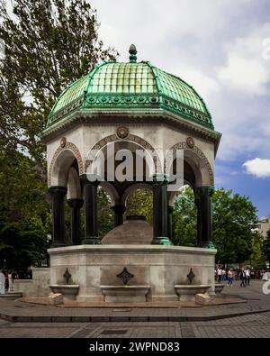 La Fontana tedesca in Piazza Sultanahmet, adiacente alla Moschea Blu e nell'area dove era l'antico ippodromo di Costantinopoli Foto Stock