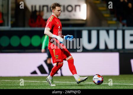 LEEUWARDEN, 08-03-2024, stadio Cambuur, calcio, olandese Keuken Kampioen Divisie, stagione 2023/2024, durante la partita Cambuur - de Graafschap, portiere cambuur Yanick van Osch crediti: Pro Shots/Alamy Live News Foto Stock