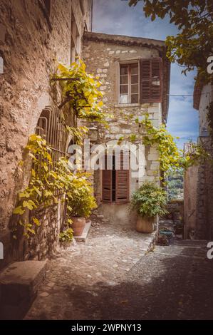 Romantico vicolo nel centro medievale di Saint Paul du Vence, Provence-Alpes-Côte d'Azur nel sud della Francia Foto Stock