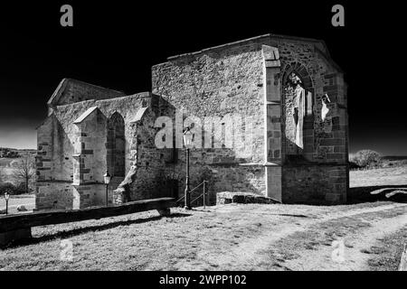 Beller Church tardo gotica vicino a Eckelsheim nel Rheinhessen, punto di riferimento per escursionisti e motociclisti, Renania-Palatinato, Germania Foto Stock