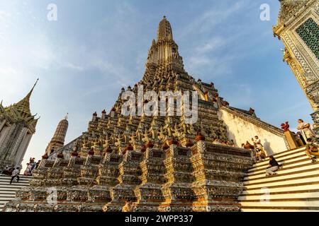 Il tempio buddista Wat Arun o Tempio dell'Alba a Bangkok, Thailandia, Asia Foto Stock