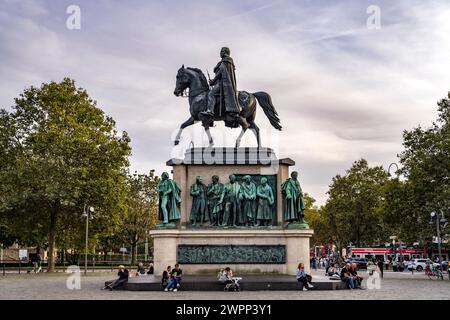Statua equestre del re Federico Guglielmo III sull'Heumarkt a Colonia, Renania settentrionale-Vestfalia, Germania Foto Stock