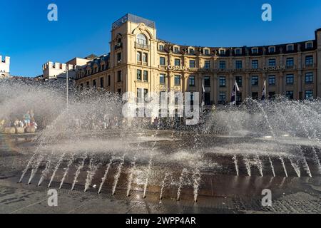 Fontana di Karlsplatz o Stachus a Monaco, Baviera, Germania Foto Stock