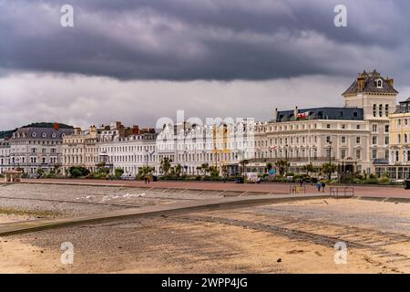 Hotel sul lungomare di Llandudno, Galles, Regno Unito, Europa Foto Stock