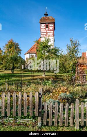 Nehren, distretto di Tübingen, la chiesa protestante di St La chiesa di Vito risale al XV secolo. Vista da est. Foto Stock