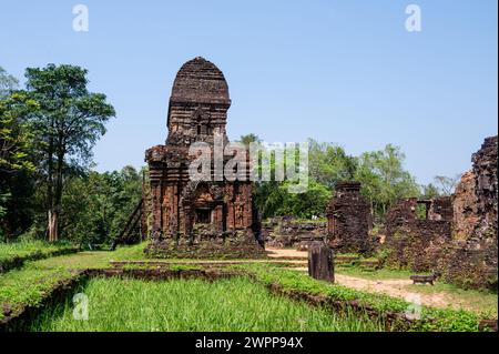 My Son Sanctuary è un grande complesso di reliquie religiose che comprende opere architettoniche Cham. Sito patrimonio dell'umanità dell'UNESCO a Quang Nam, Foto Stock