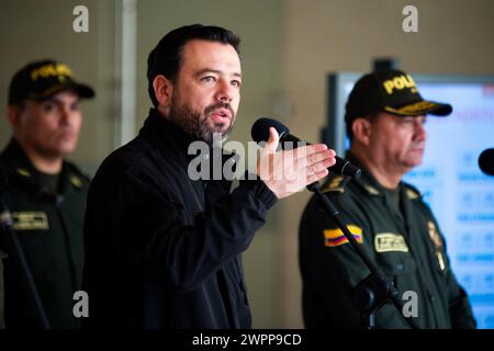 Il sindaco di Bogotà Carlos Fernando Galan sta parlando ai media dei progressi e dei casi di Bogotà in seguito a un consiglio di sicurezza a Bogotà, in Colombia, Foto Stock