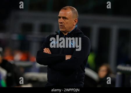 Napoli, Campania, Italia. 8 marzo 2024. Francesco Calzona lo guarda durante la partita di calcio SSC Napoli - Torino FC Stadio Maradona l'8 marzo 2024 a Napoli, Italia. (Credit Image: © Ciro De Luca/ZUMA Press Wire) SOLO PER USO EDITORIALE! Non per USO commerciale! Foto Stock