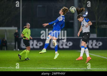 Gent, Belgio. 8 marzo 2024. Amber Maximus (9) di AA Gent Ladies e Febe Vanhaecke (3) del Club YLA nella foto durante una partita di calcio femminile tra AA Gent Ladies e Club Brugge YLA nella diciottesima giornata della stagione 2023-2024 della belga lotto Womens Super League, venerdì 8 marzo 2024 a Gent, BELGIO. Crediti: Sportpix/Alamy Live News Foto Stock