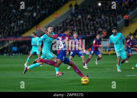 Barcellona, ESP. 8 marzo 2024. FC BARCELONA VS RCD MALLORCA. 7 marzo 2024 Jules Kounde (23) del FC Barcelona durante la partita tra FC Barcelona e Getafe CF corrispondente alla ventotto giornata di la Liga EA Sports allo Stadio Olimpico Lluis Companys di Montjuic a Barcellona, Spagna. Crediti: Rosdemora/Alamy Live News Foto Stock