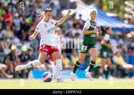 Canberra, Australia; 9 marzo 2024: Amy Harrison del Western Sydney Wanderers FC calcia la palla durante la partita del 2023/24 Liberty A-League Women Round 19 tra il Canberra United FC e il Western Sydney Wanderers FC al McKellar Park di Canberra, Australia, il 9 marzo 2024. (Photo Credit: Nick Strange/Fotonic/Alamy Live News) Foto Stock