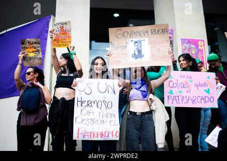 Bogotà, Colombia. 8 marzo 2024. Le donne prendono parte alle manifestazioni internazionali della giornata delle donne a Bogotà, in Colombia, l'8 marzo 2024. Foto di: Chepa Beltran/Long Visual Press credito: Long Visual Press/Alamy Live News Foto Stock