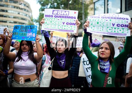 Bogotà, Colombia. 8 marzo 2024. Le donne prendono parte alle manifestazioni internazionali della giornata delle donne a Bogotà, in Colombia, l'8 marzo 2024. Foto di: Chepa Beltran/Long Visual Press credito: Long Visual Press/Alamy Live News Foto Stock