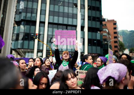 Bogotà, Colombia. 8 marzo 2024. Le donne prendono parte alle manifestazioni internazionali della giornata delle donne a Bogotà, in Colombia, l'8 marzo 2024. Foto di: Chepa Beltran/Long Visual Press credito: Long Visual Press/Alamy Live News Foto Stock