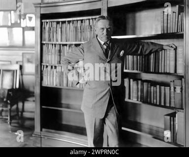 Henry Fairfield Osborn (1857-1935), paleontologo americano, geologo e sostenitore dell'eugenetica. Osborn è stato presidente dell'American Museum of Natural History per 25 anni ed è stato cofondatore dell'American Eugenics Society. Foto Stock