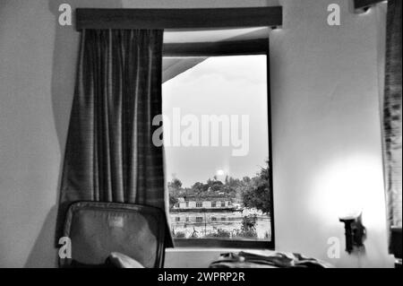 Window, Hotel Dar-es-Salam, Srinagar, Kashmir, Jammu e Kashmir, India, Asia Foto Stock