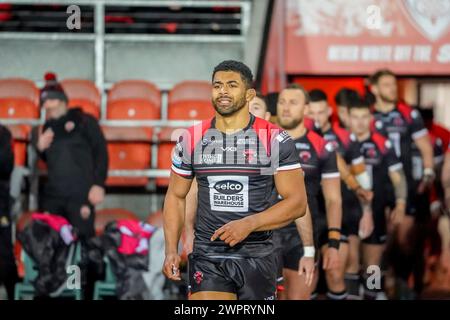 KALLUM WATKINS esce dal tunnel per la partita contro St Helens. St Helens vs Salford Red Devils, Super League Round 4, Totally Wicked Stadium, 8 marzo 2024. Alamy Live News/James Giblin Foto Stock