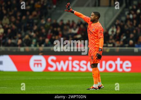 Milano, Italia. 7 marzo 2024. Mike Maignan dell'AC Milan gesti durante UEFA Europa League 2023/24 turno di 16 - partita di calcio 1° tappa tra AC Milan e SK Slavia Praha allo Stadio San Siro, Milano, Italia il 7 marzo 2024 credito: Agenzia fotografica indipendente/Alamy Live News Foto Stock