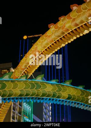 Decorazioni di draghi che celebrano l'anno lunare di Tet ho chi Minh City Vietnam TV000658 Foto Stock