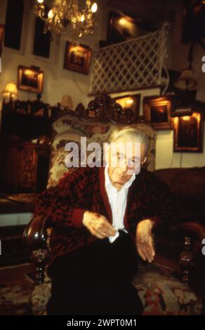Il compositore MIKLOS ROZSA, in età avanzata, nella sua casa di Los Angeles, California, intorno al 1994 Foto Stock
