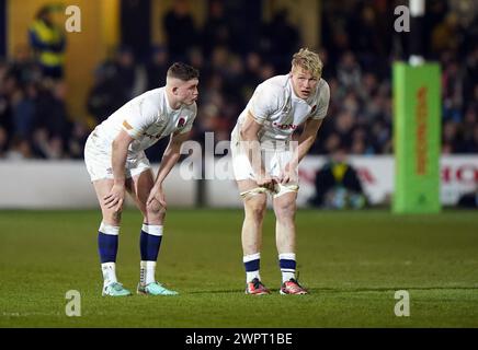 L'inglese Ben Waghorn e Nathan Michelow (a destra) durante l'incontro del 2024 per il Six Nations Championship al Recreation Ground di Bath. Data foto: Venerdì 8 marzo 2024. Foto Stock