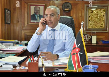 Najib Balala, ministro del turismo del Kenya, in seinem Büro. Najib Balala, ministro del turismo del Kenya e ministro del turismo africano 2009 nel suo ufficio. Foto Stock