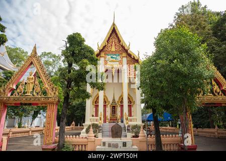 Il Wat Burapa nel centro della città di Udon Ratchathani e la provincia di Ubon Ratchathani in Thailandia. Thailand, Ubon Ratchathani, novembre 25, 2023 Foto Stock