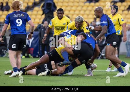 Sky Stadium, Wellington, nuova Zelanda. 9 marzo 2024. Il centro di Wellington Billy Proctor fa un tackle efficace. Wellington Hurricanes / Moana Pasifika. Super Rugby Pacific. Settimana 3 del 15. Sky Stadium, Wellington. Nuova Zelanda. Gli uragani hanno battuto gli Auckland Blues 29-21 (HT 17-7). (Joe Serci/SPP) credito: SPP Sport Press Photo. /Alamy Live News Foto Stock